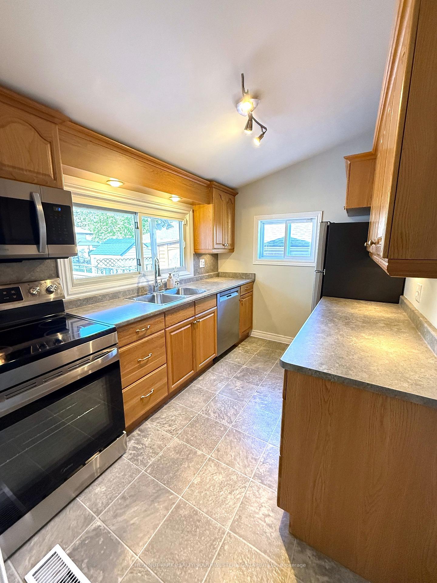 Photo 4 of 305 St Leger Street, Kitchener — HOMEH