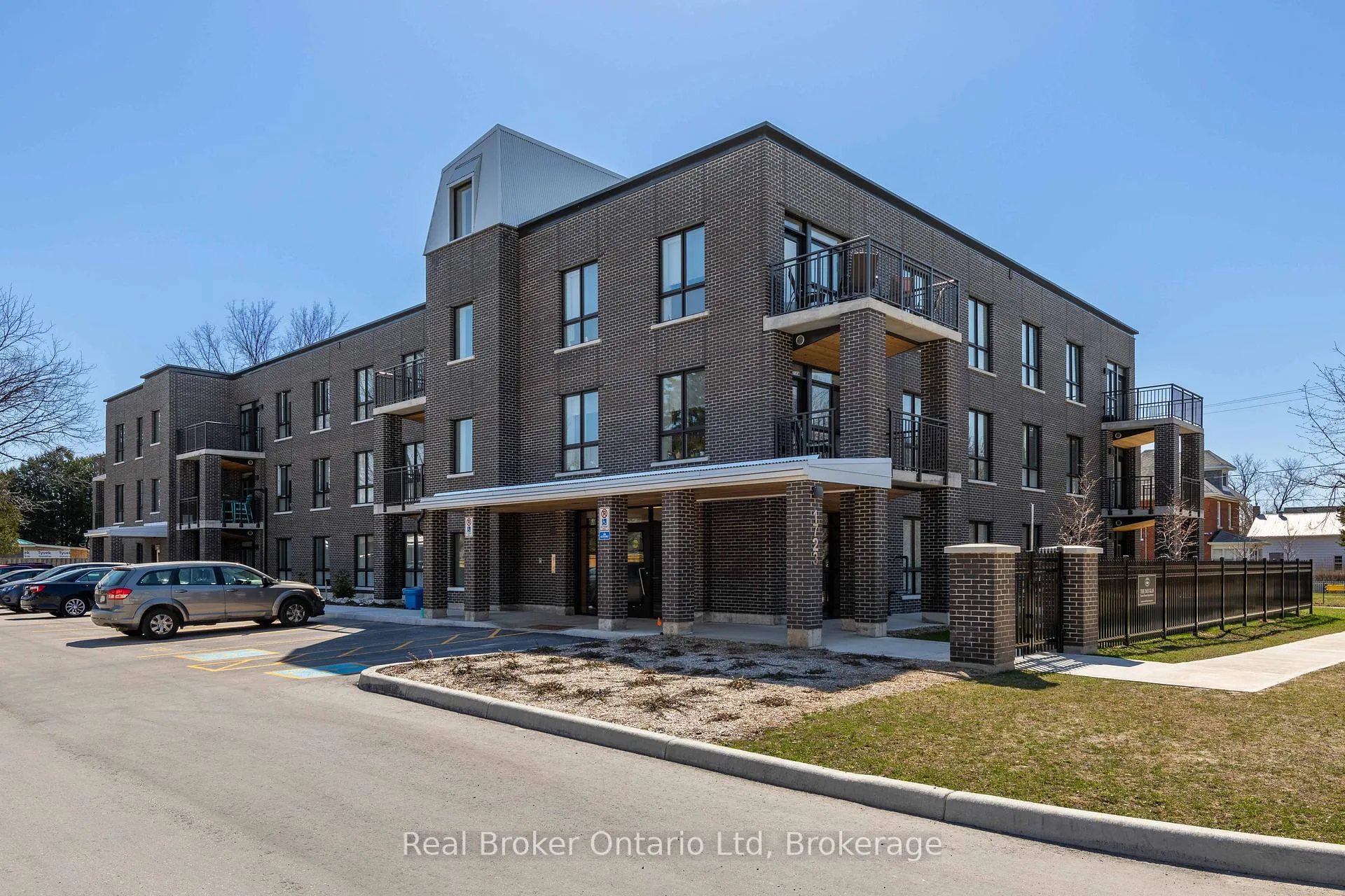 Front of Unit 104, 1723 8th Avenue E