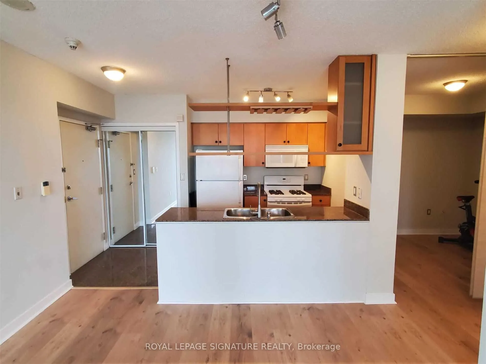 Photo 3 of Unit 2206, 5 Mariner Terrace, Toronto, Waterfront Communities — HOMEH