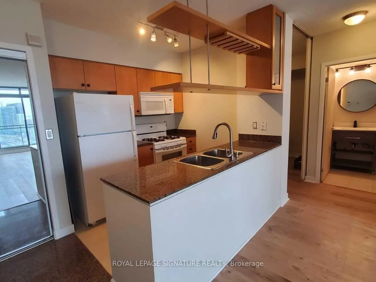 Photo 4 of Unit 2206, 5 Mariner Terrace, Toronto, Waterfront Communities — HOMEH
