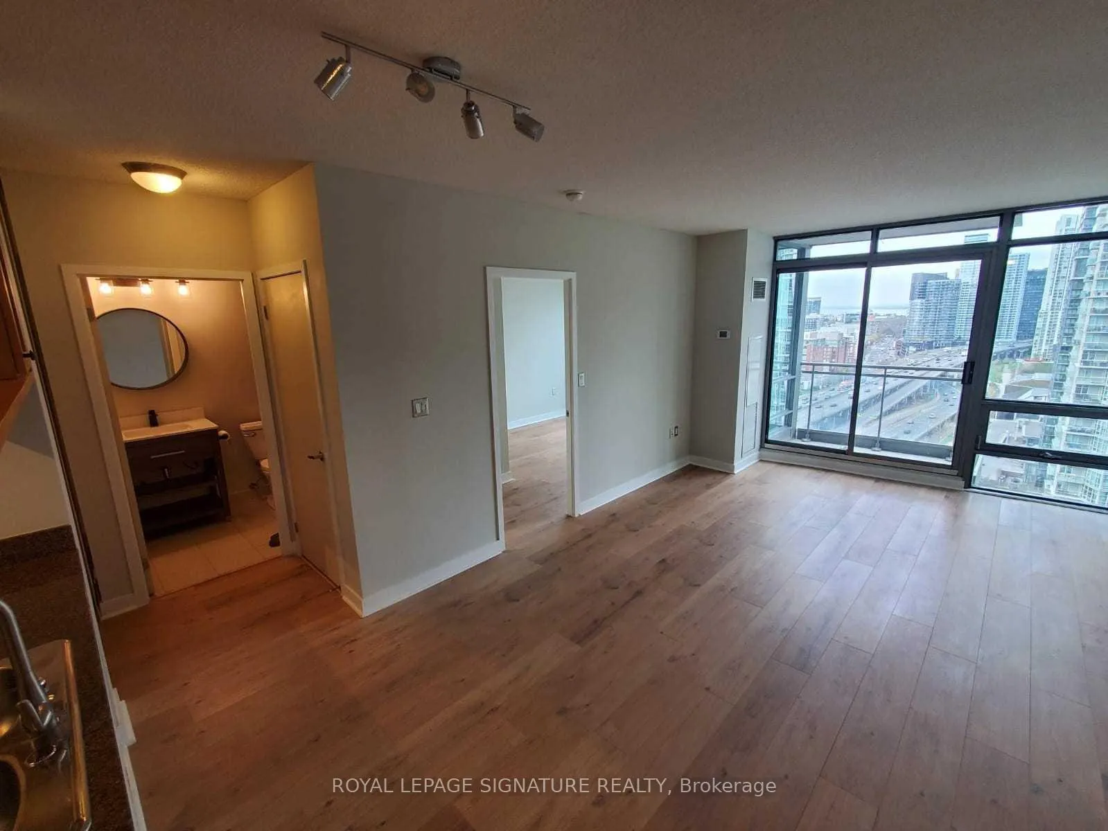Photo 12 of Unit 2206, 5 Mariner Terrace, Toronto, Waterfront Communities — HOMEH