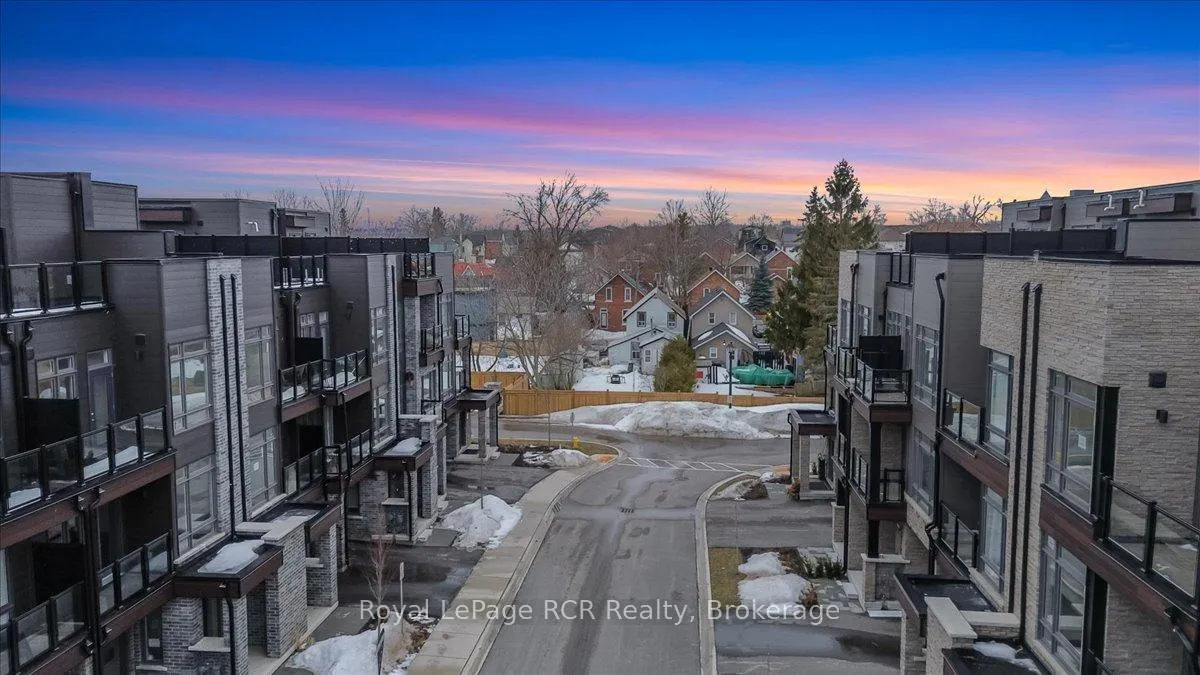 Photo 3 of 154 Elgin Street, Orillia — HOMEH