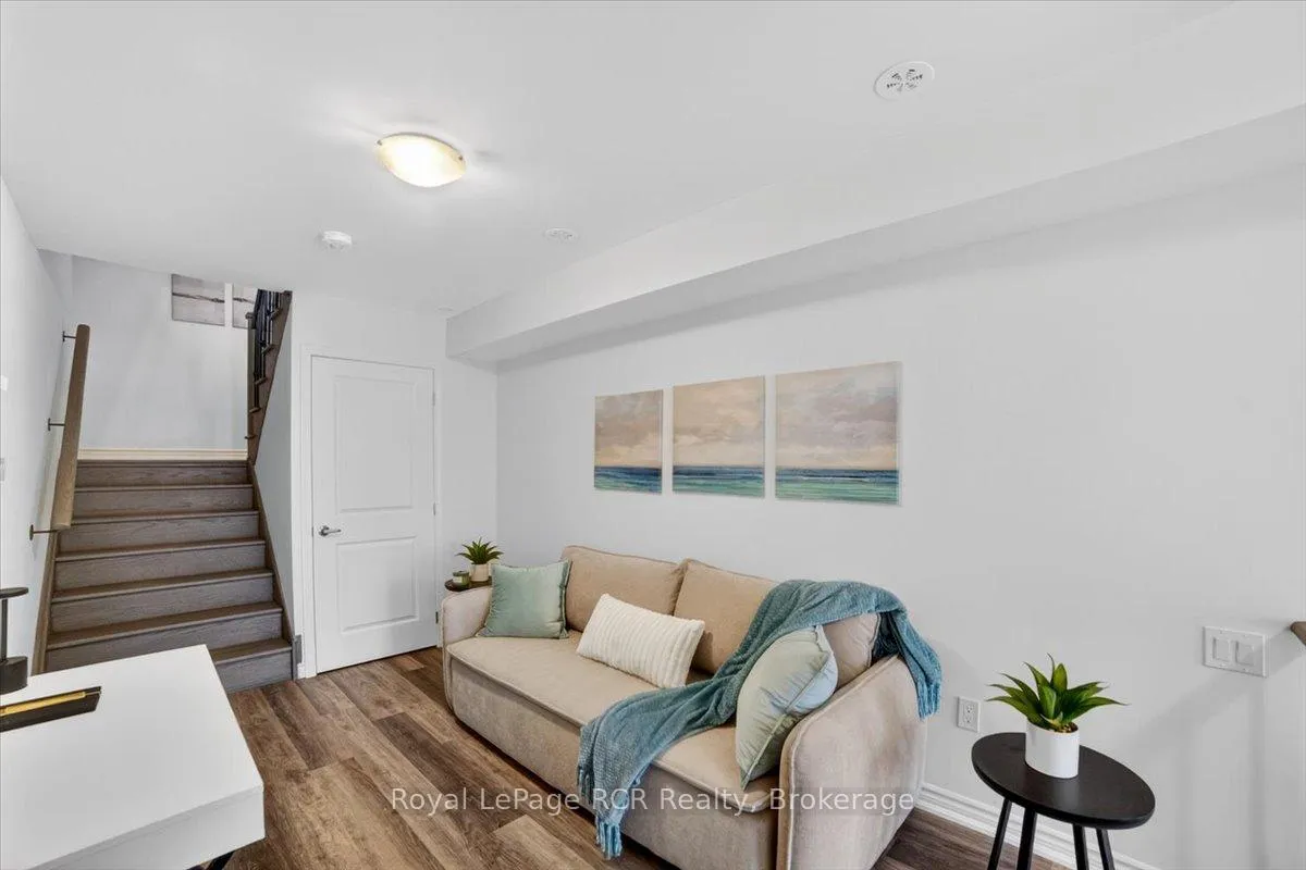 Photo 23 of 154 Elgin Street, Orillia — HOMEH