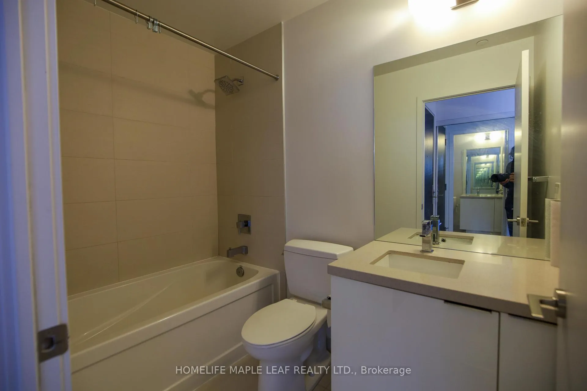 Photo 5 of Unit 1506, 8 Eglinton Avenue E, Toronto, Mount Pleasant West — HOMEH