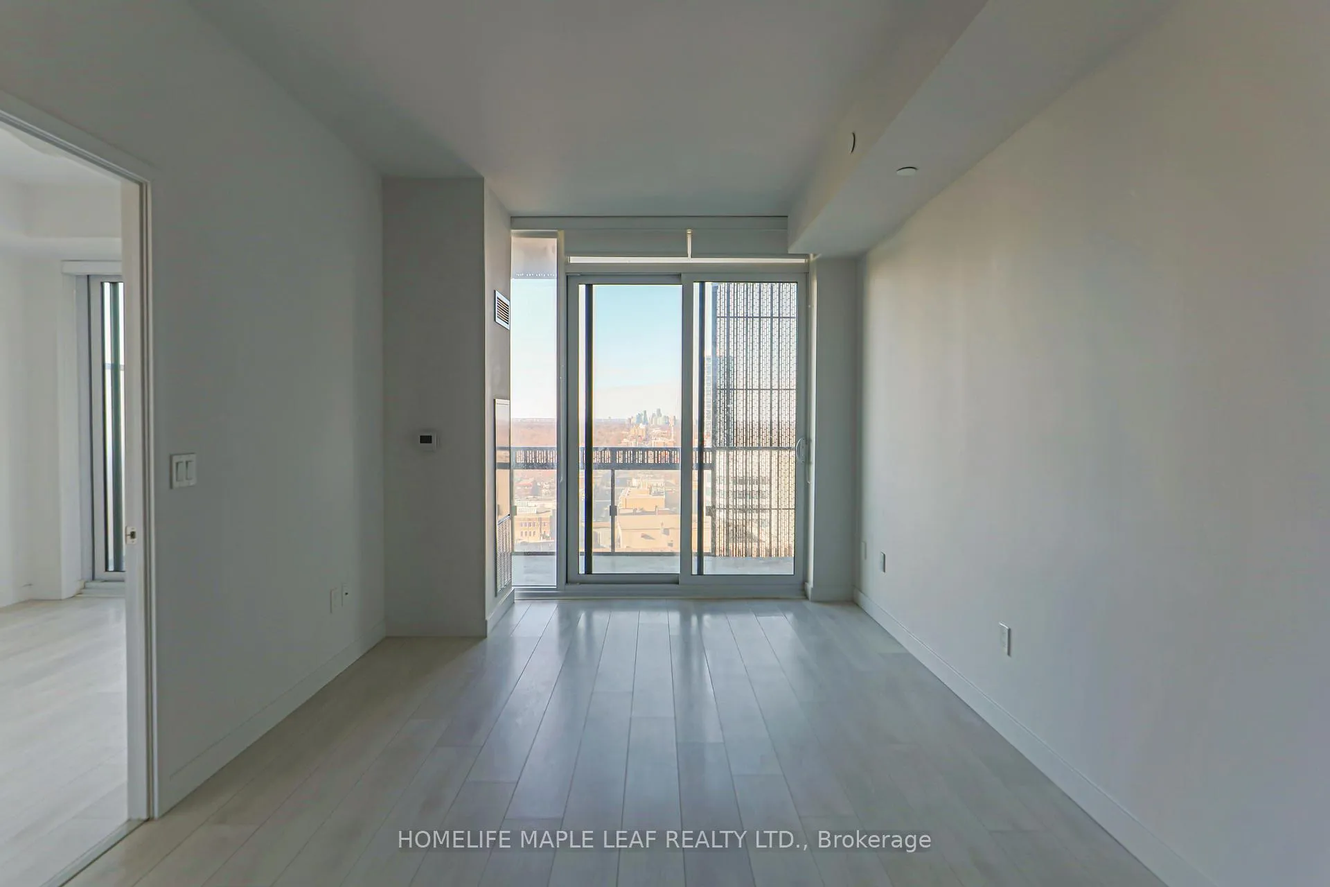 Photo 7 of Unit 1506, 8 Eglinton Avenue E, Toronto, Mount Pleasant West — HOMEH