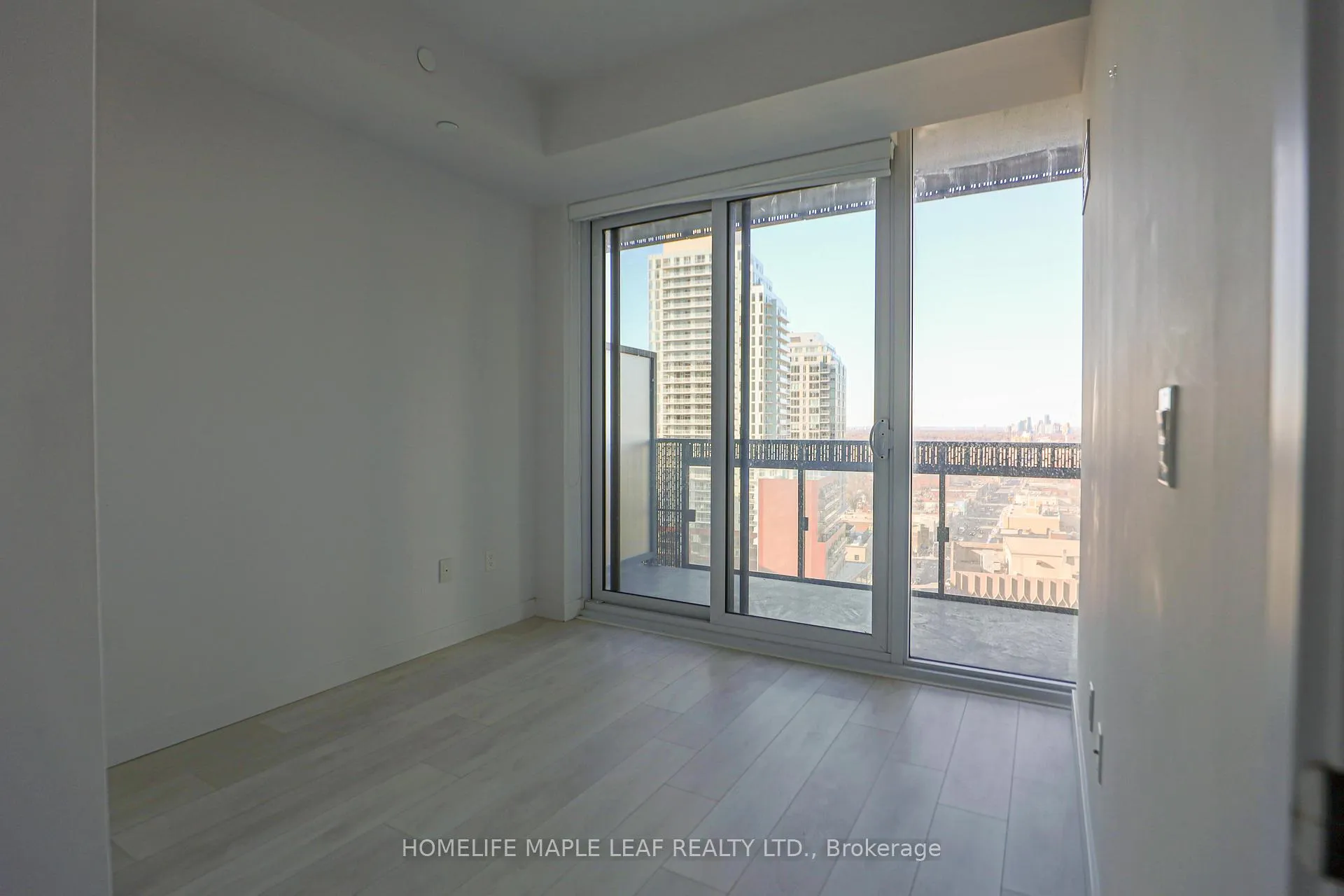 Photo 8 of Unit 1506, 8 Eglinton Avenue E, Toronto, Mount Pleasant West — HOMEH