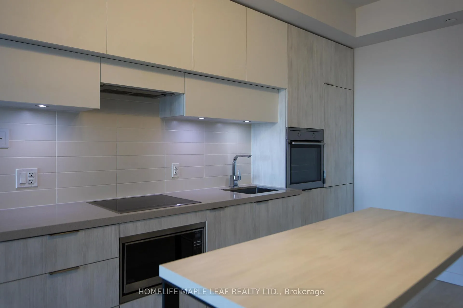 Photo 9 of Unit 1506, 8 Eglinton Avenue E, Toronto, Mount Pleasant West — HOMEH