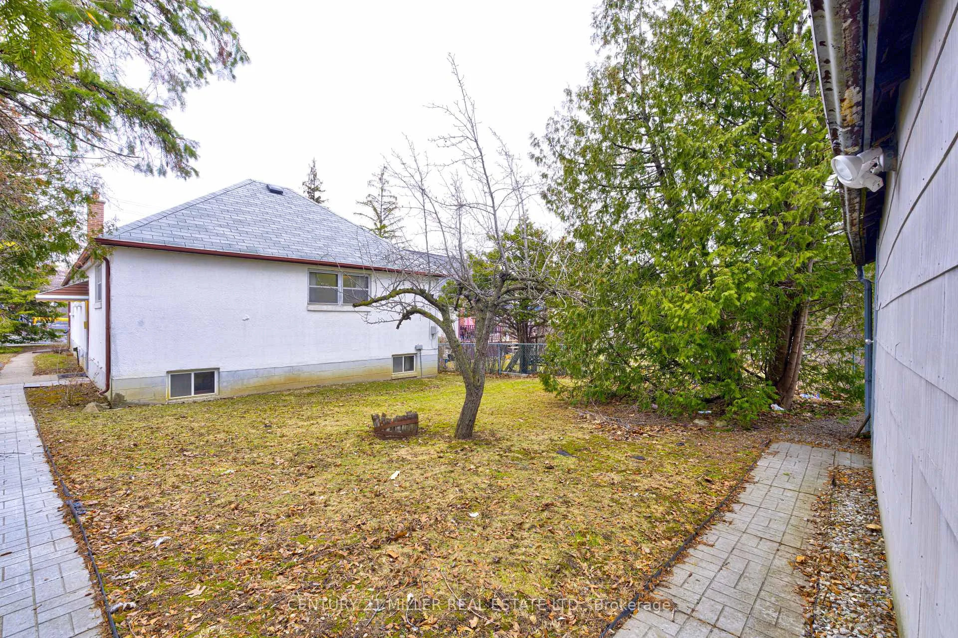 Photo 3 of 21 Dixon Road, Etobicoke, Humber Heights — HOMEH