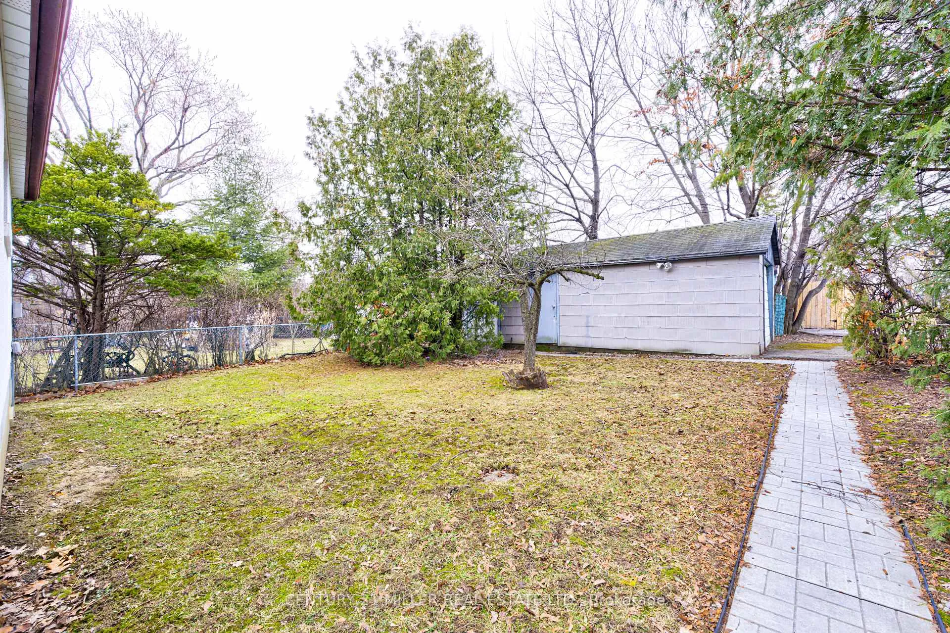 Photo 4 of 21 Dixon Road, Etobicoke, Humber Heights — HOMEH