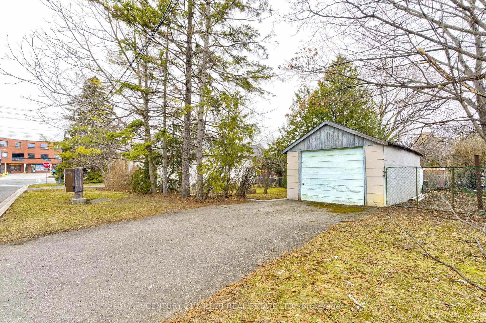 Photo 5 of 21 Dixon Road, Etobicoke, Humber Heights — HOMEH