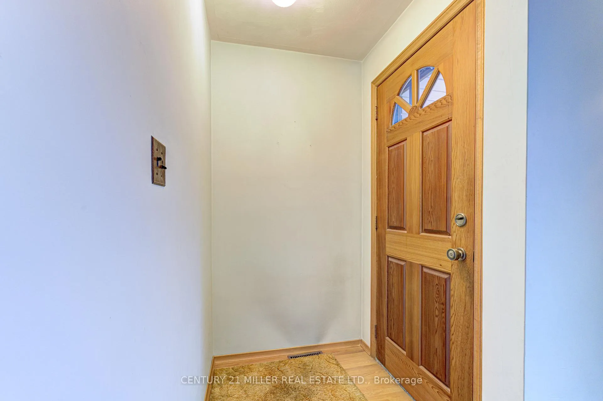 Photo 6 of 21 Dixon Road, Etobicoke, Humber Heights — HOMEH