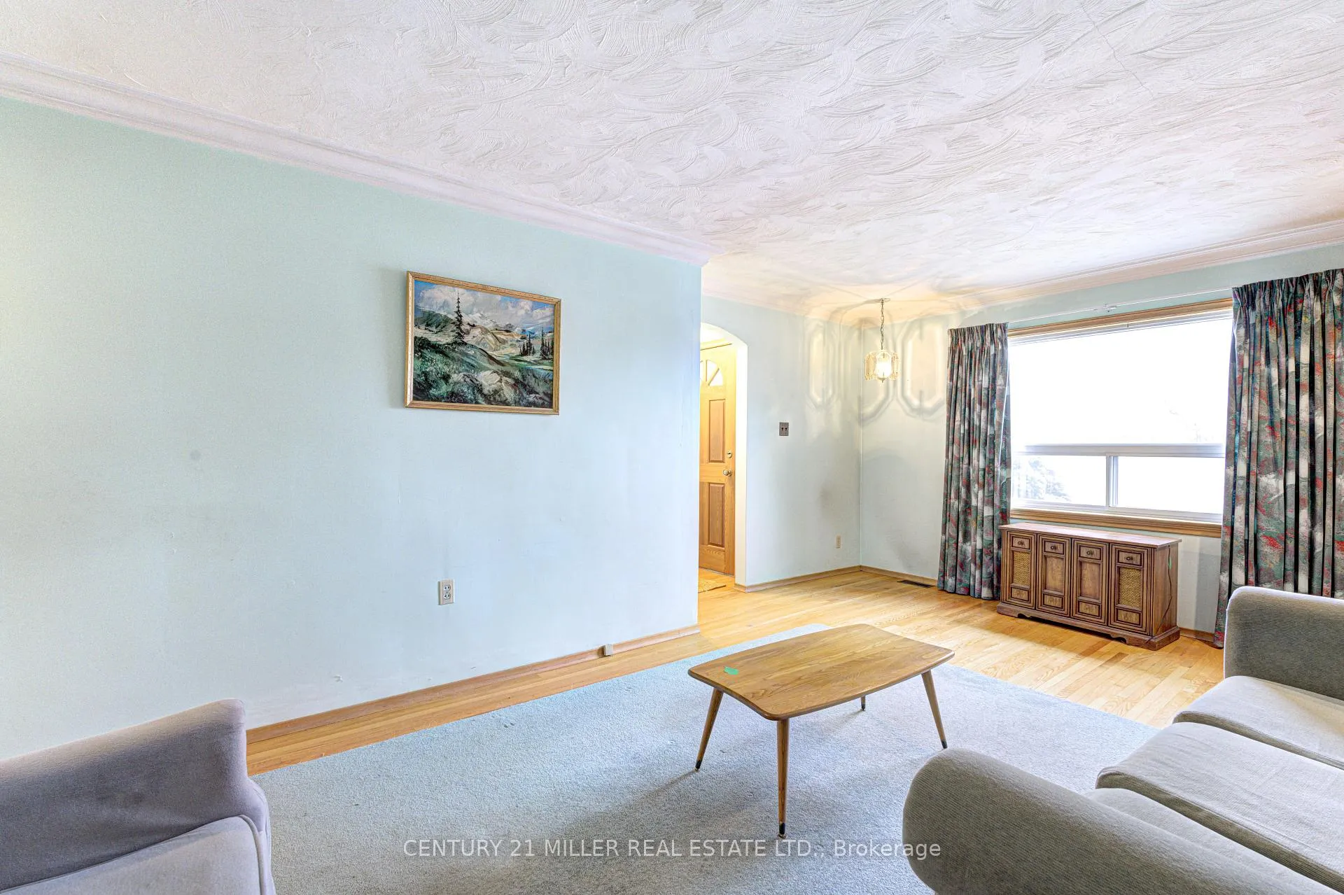 Photo 7 of 21 Dixon Road, Etobicoke, Humber Heights — HOMEH