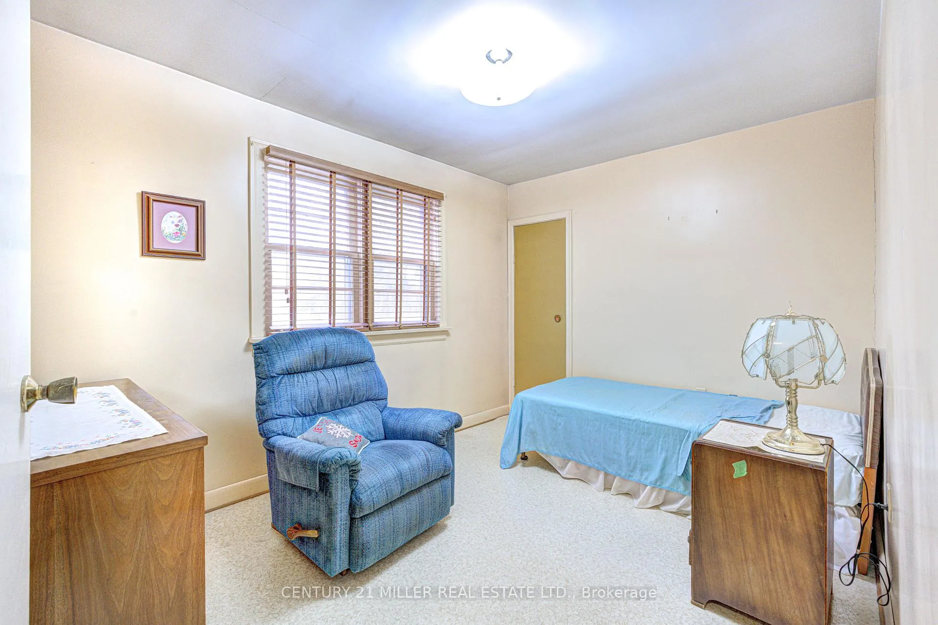 Photo 11 of 21 Dixon Road, Etobicoke, Humber Heights — HOMEH