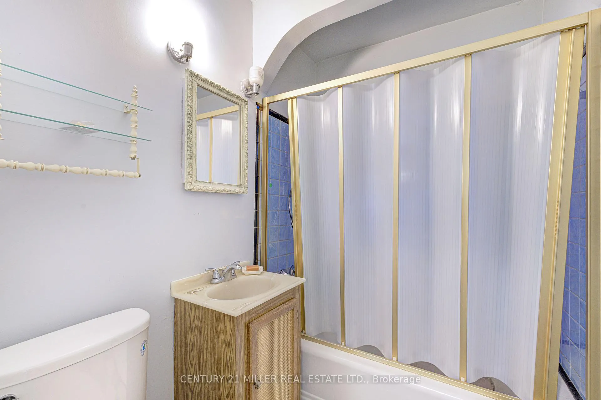 Photo 13 of 21 Dixon Road, Etobicoke, Humber Heights — HOMEH