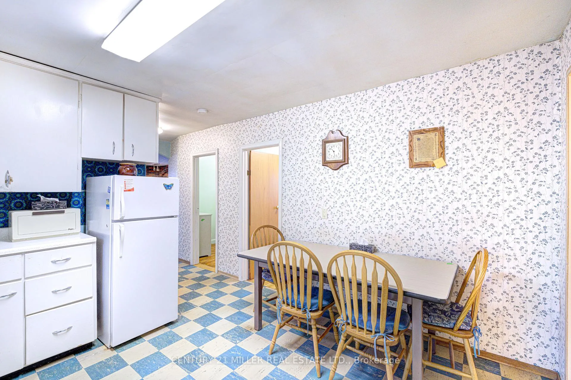 Photo 15 of 21 Dixon Road, Etobicoke, Humber Heights — HOMEH