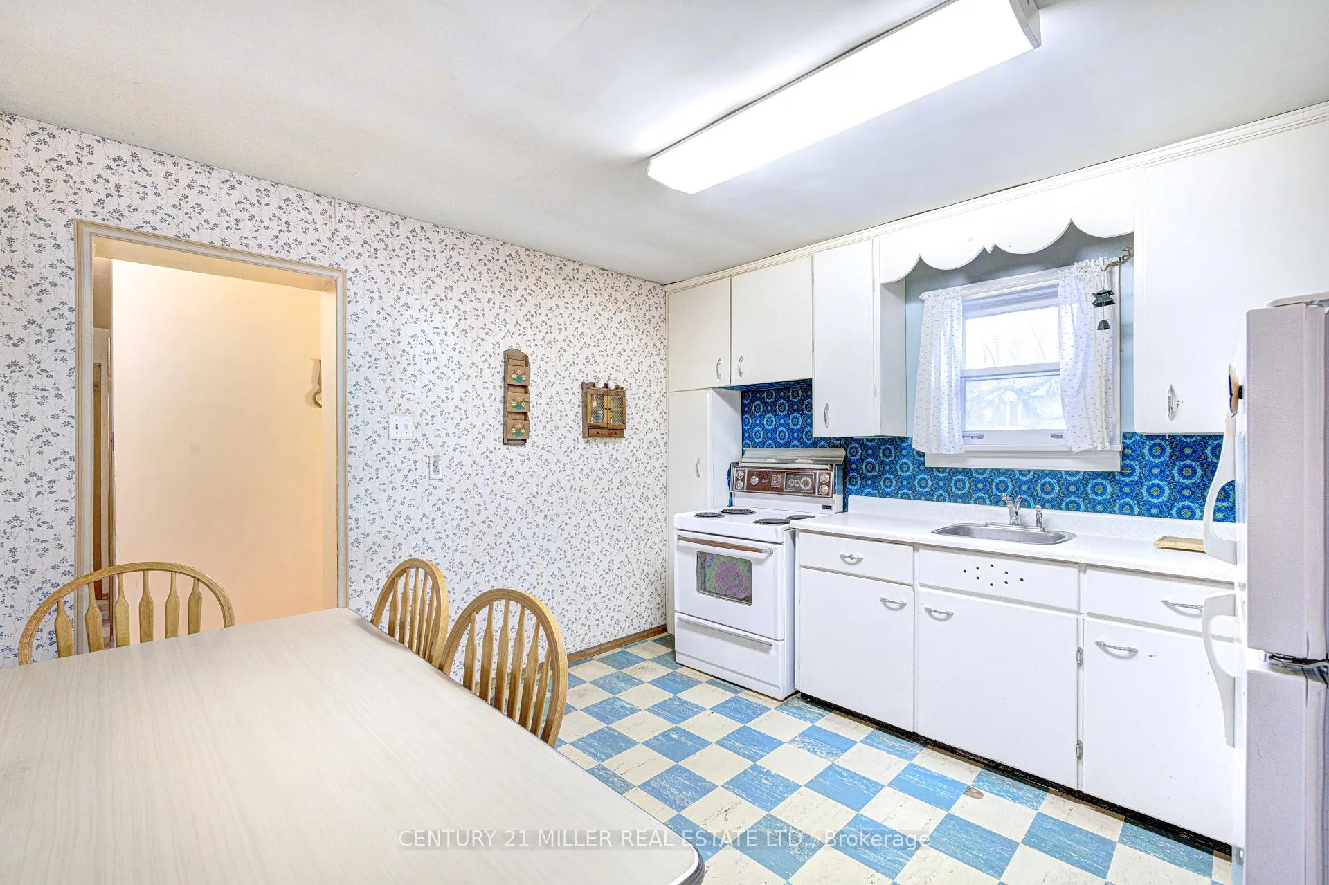 Photo 17 of 21 Dixon Road, Etobicoke, Humber Heights — HOMEH