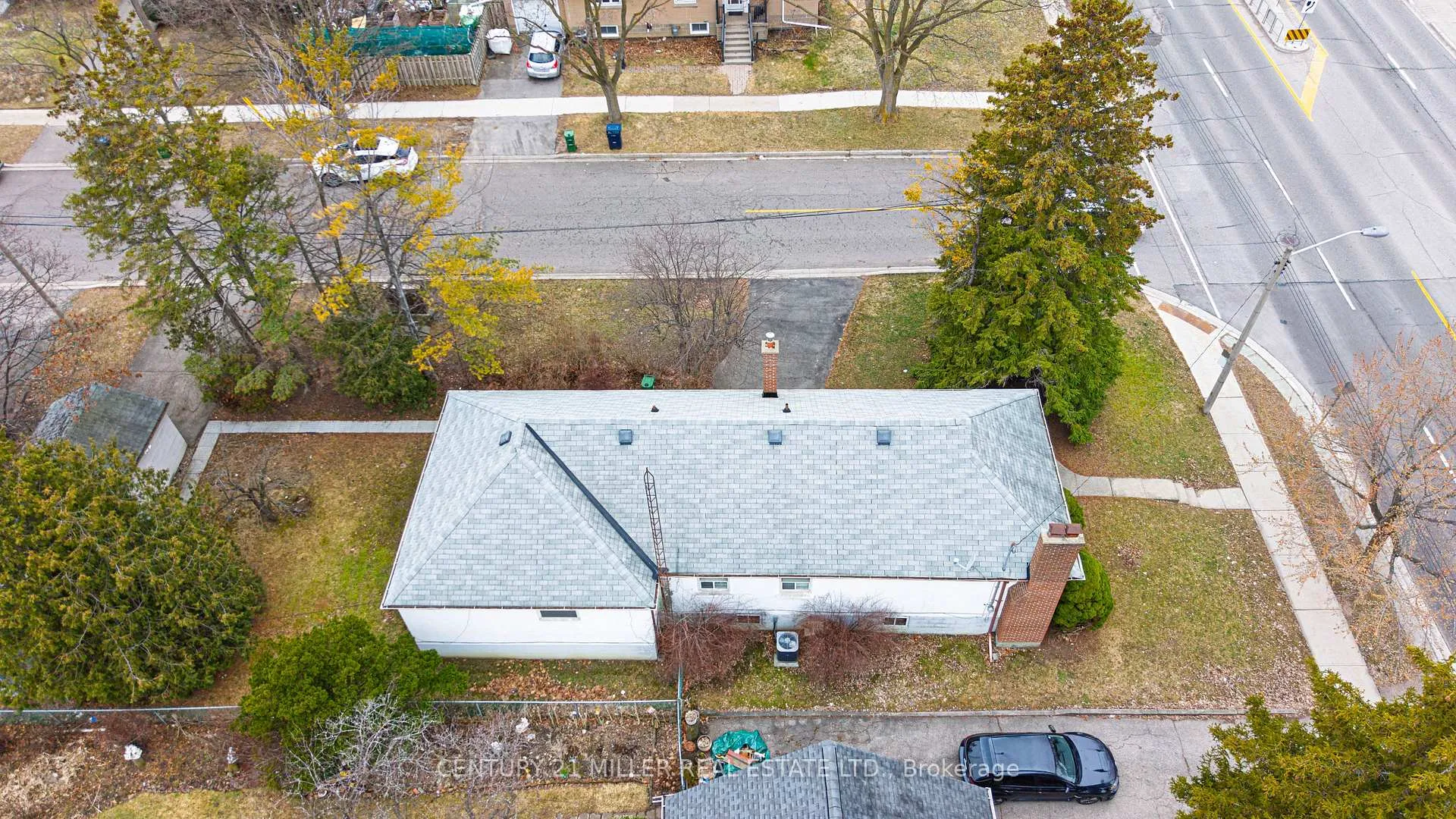 Photo 32 of 21 Dixon Road, Etobicoke, Humber Heights — HOMEH