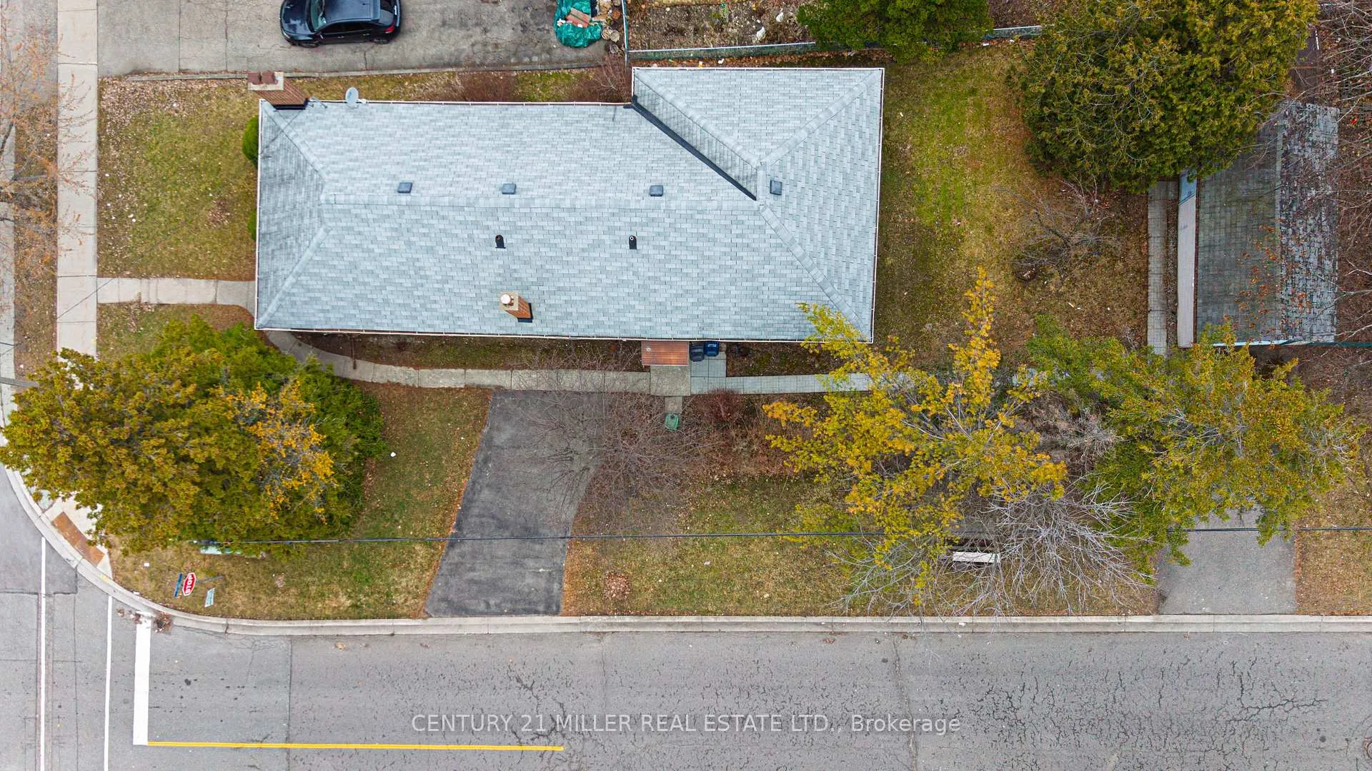 Photo 33 of 21 Dixon Road, Etobicoke, Humber Heights — HOMEH