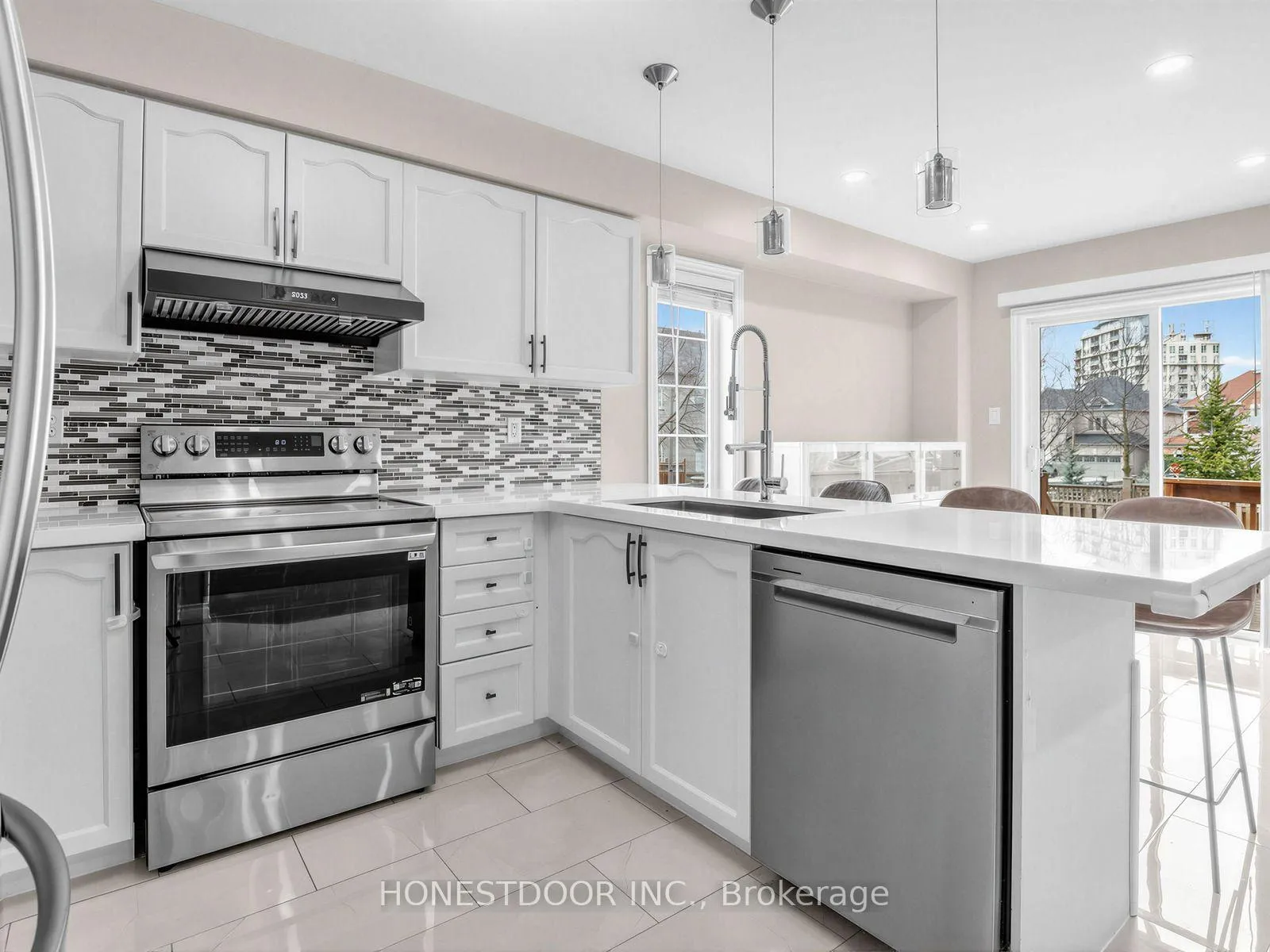 Photo 4 of 76 Peshawar Avenue, Markham, Village Green-South Unionville — HOMEH