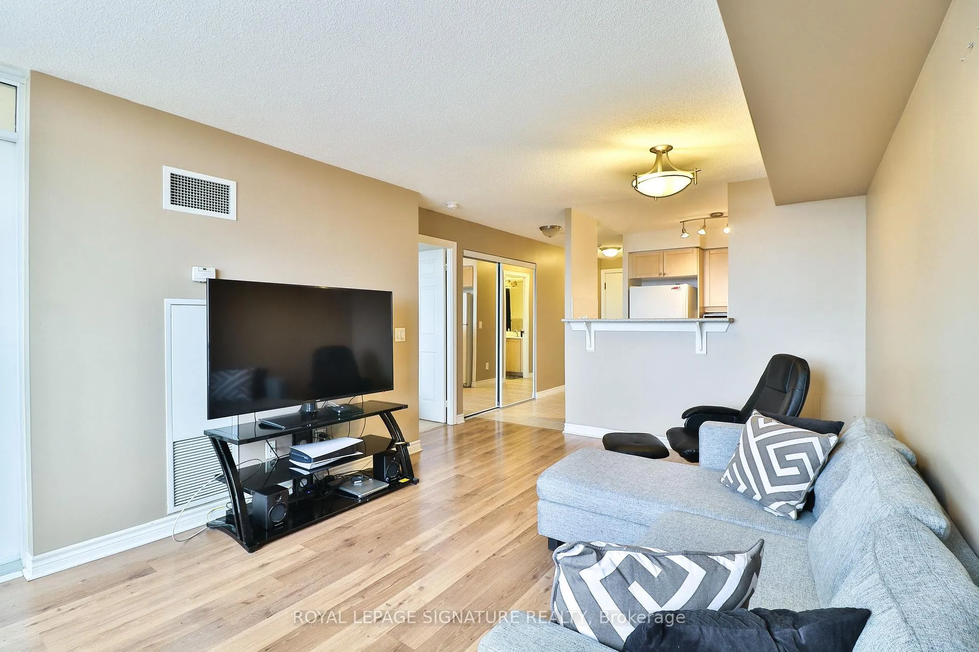 Photo 14 of Unit 2021, 700 Humberwood Boulevard, Etobicoke, West Humber-Clairville — HOMEH