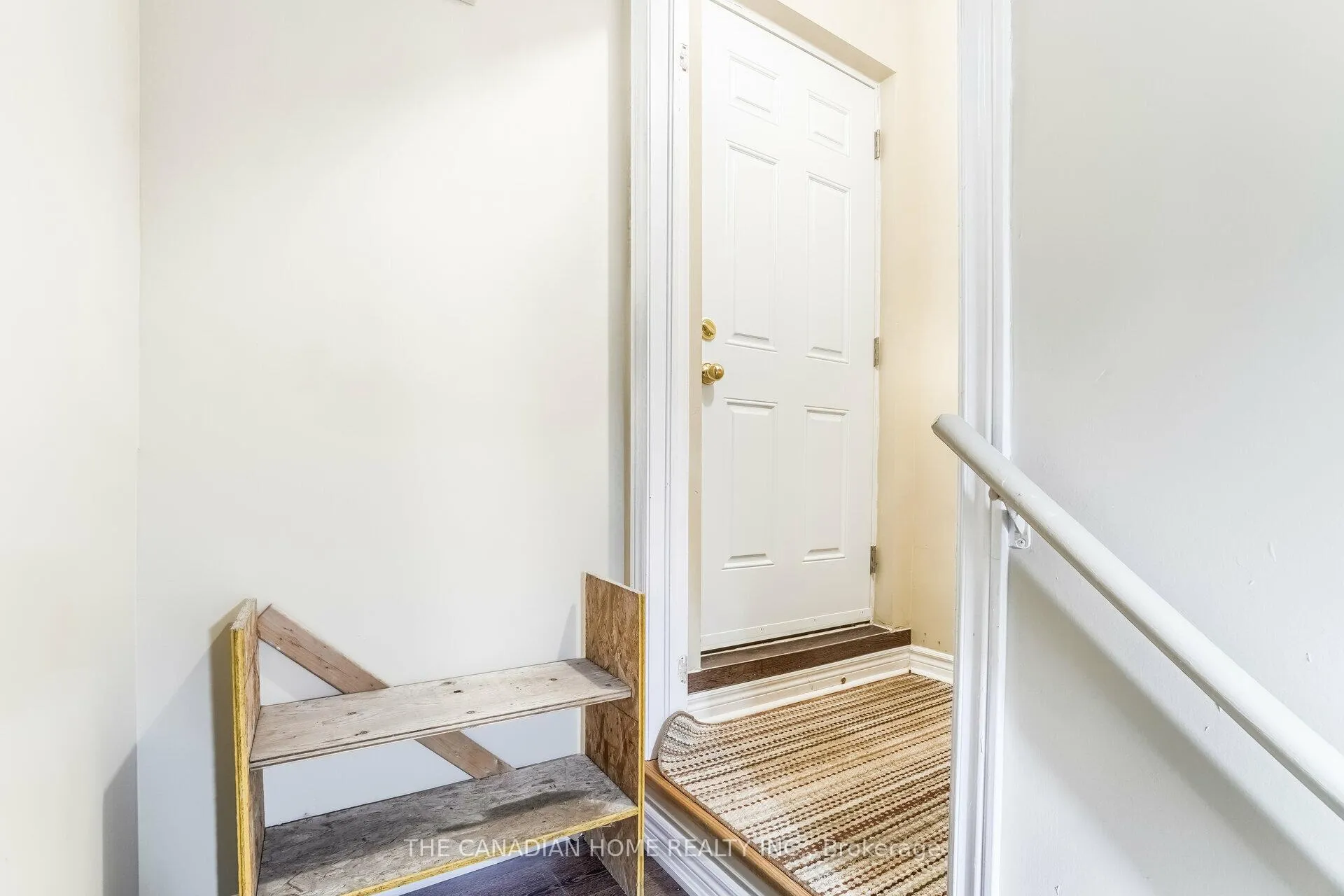 Photo 4 of Unit (Bsmnt), 92 Maddybeth Crescent, Brampton, Brampton West — HOMEH