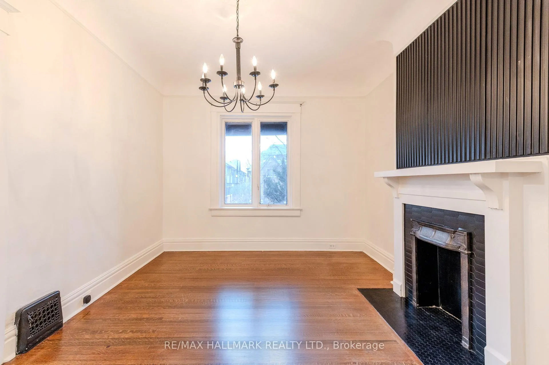 Photo 5 of 653 Logan Avenue, Toronto, North Riverdale — HOMEH