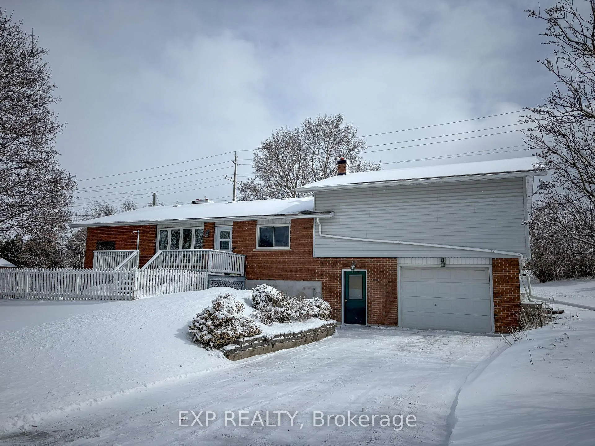 Photo 2 of 934 Raglan Street S, Renfrew — HOMEH