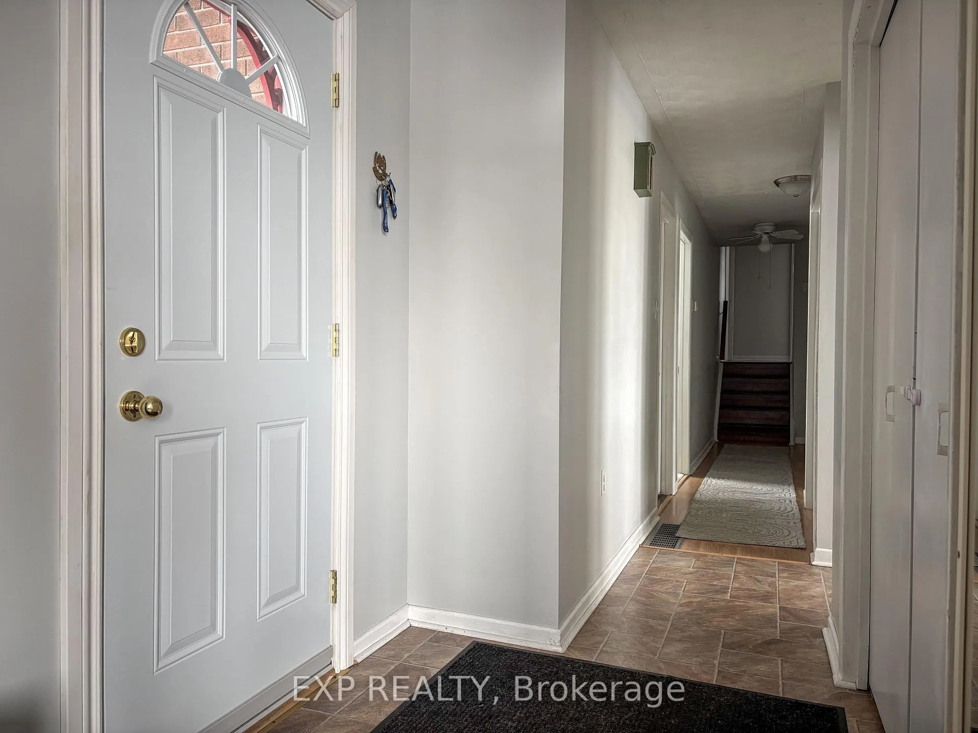 Photo 3 of 934 Raglan Street S, Renfrew — HOMEH
