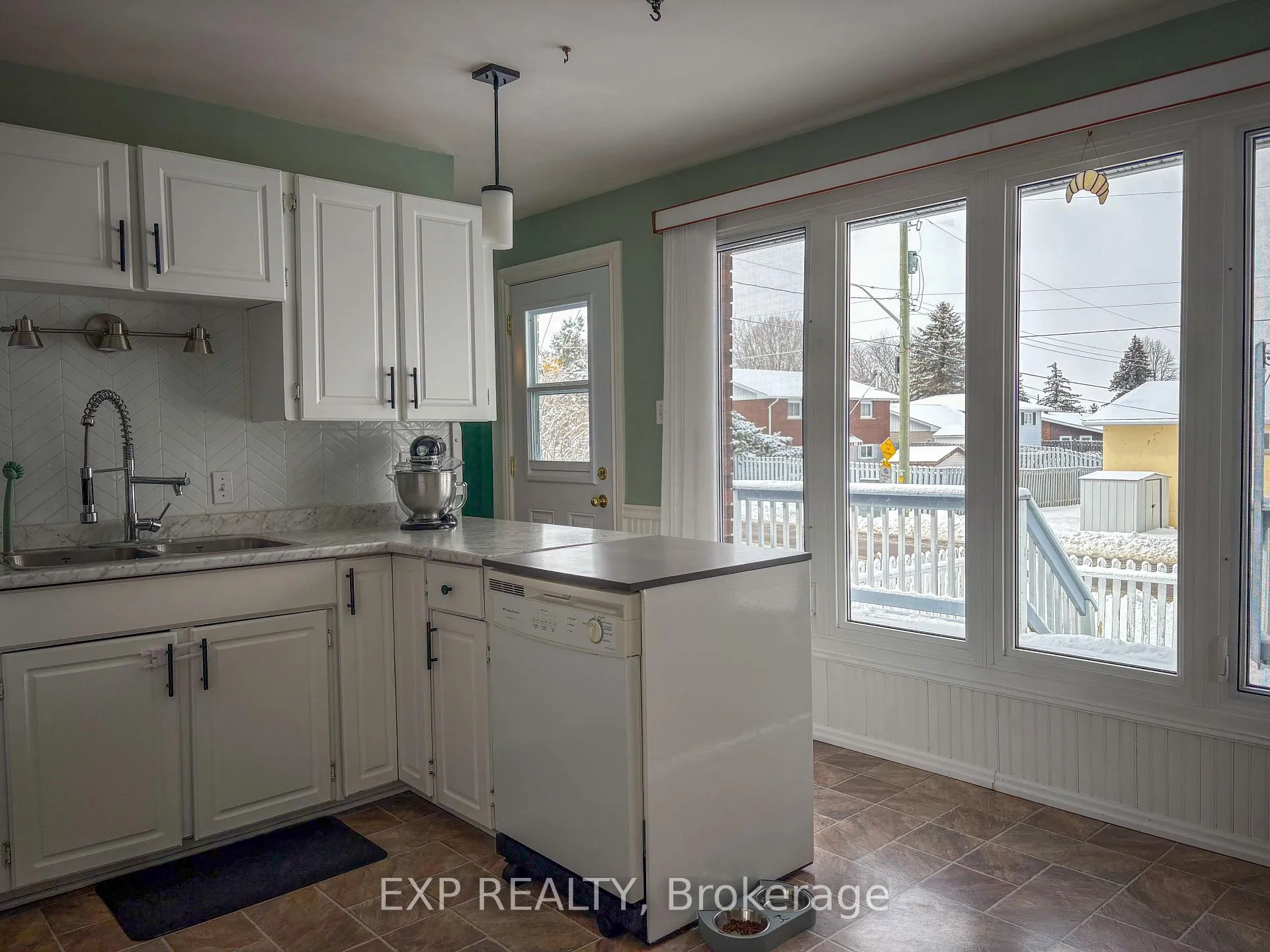 Photo 6 of 934 Raglan Street S, Renfrew — HOMEH