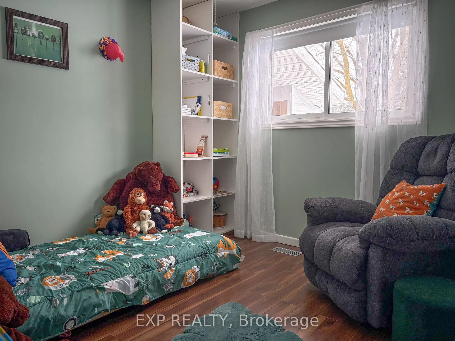 Photo 10 of 934 Raglan Street S, Renfrew — HOMEH