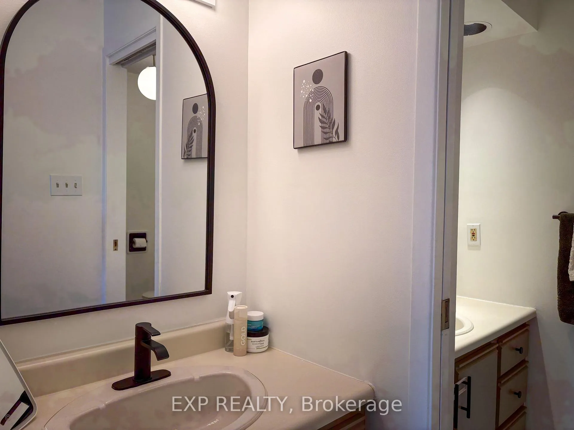 Photo 18 of 934 Raglan Street S, Renfrew — HOMEH