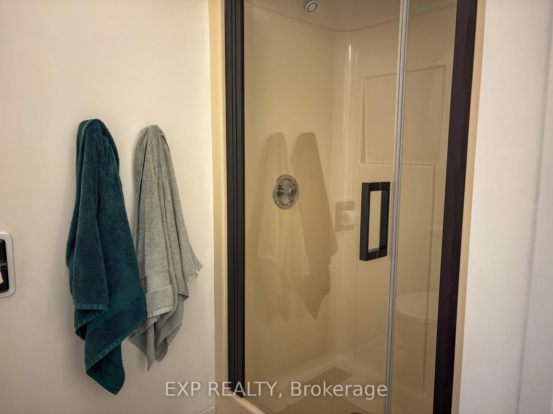 Photo 20 of 934 Raglan Street S, Renfrew — HOMEH