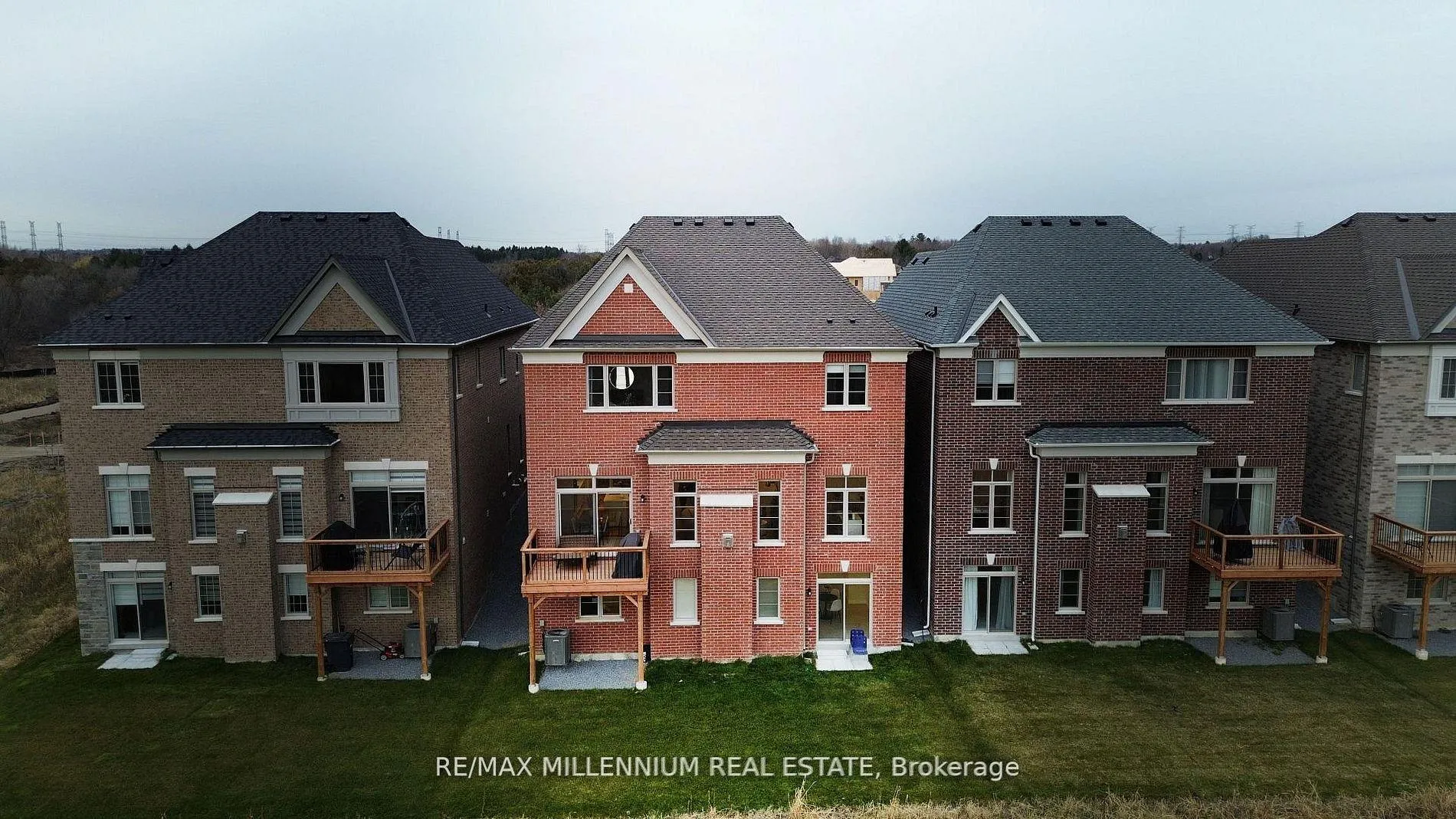 Photo 2 of 7 Spring Garden Court, Whitby, Rural Whitby — HOMEH