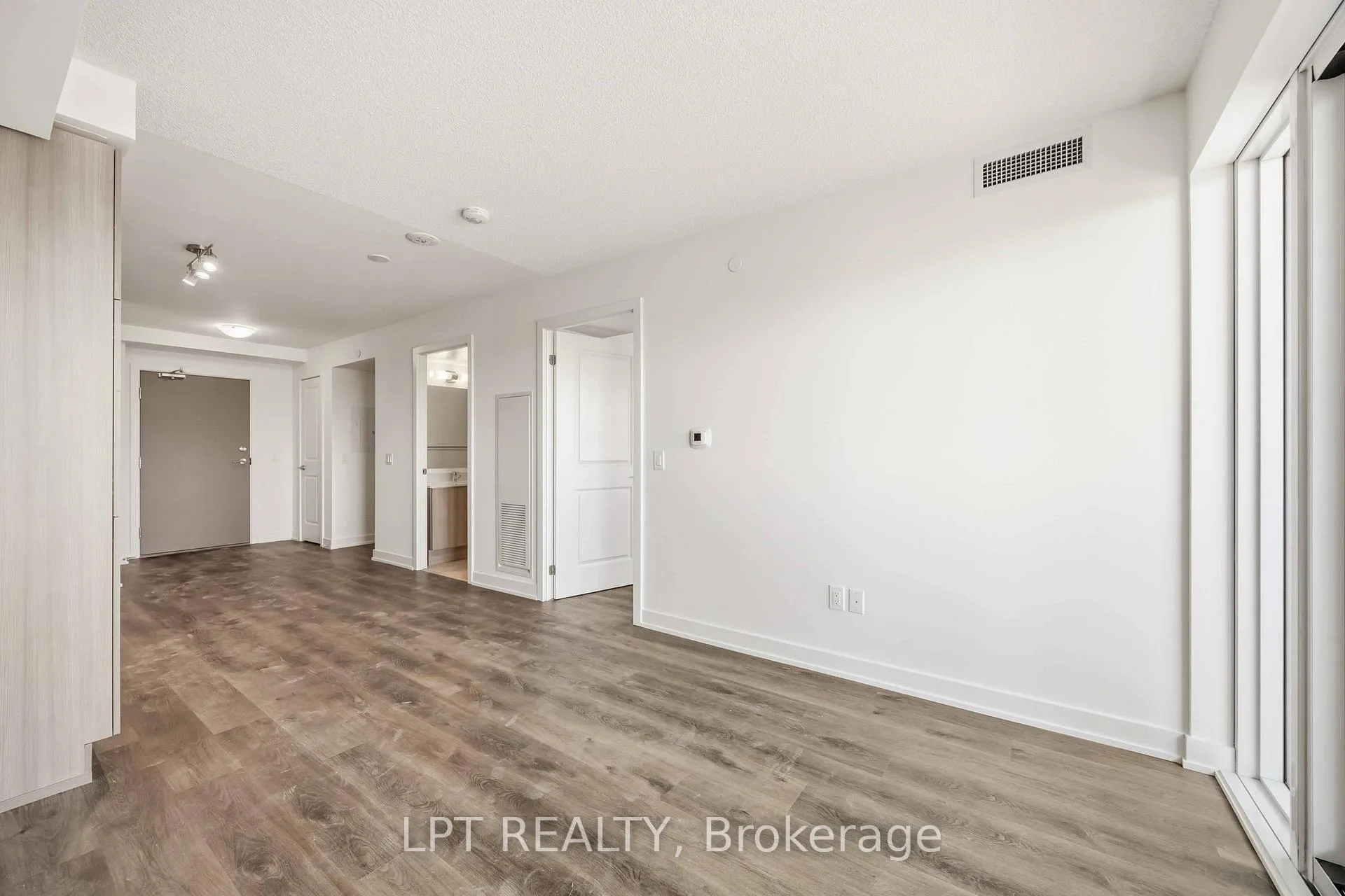Photo 2 of Unit 304, 1010 Sandy Beach Road, Pickering, Bay Ridges — HOMEH