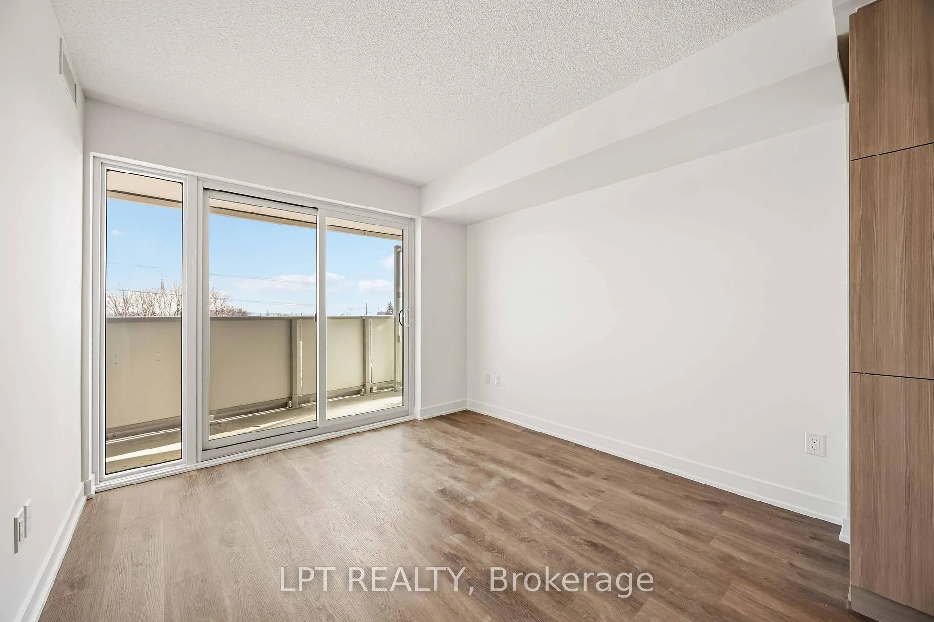 Photo 3 of Unit 304, 1010 Sandy Beach Road, Pickering, Bay Ridges — HOMEH