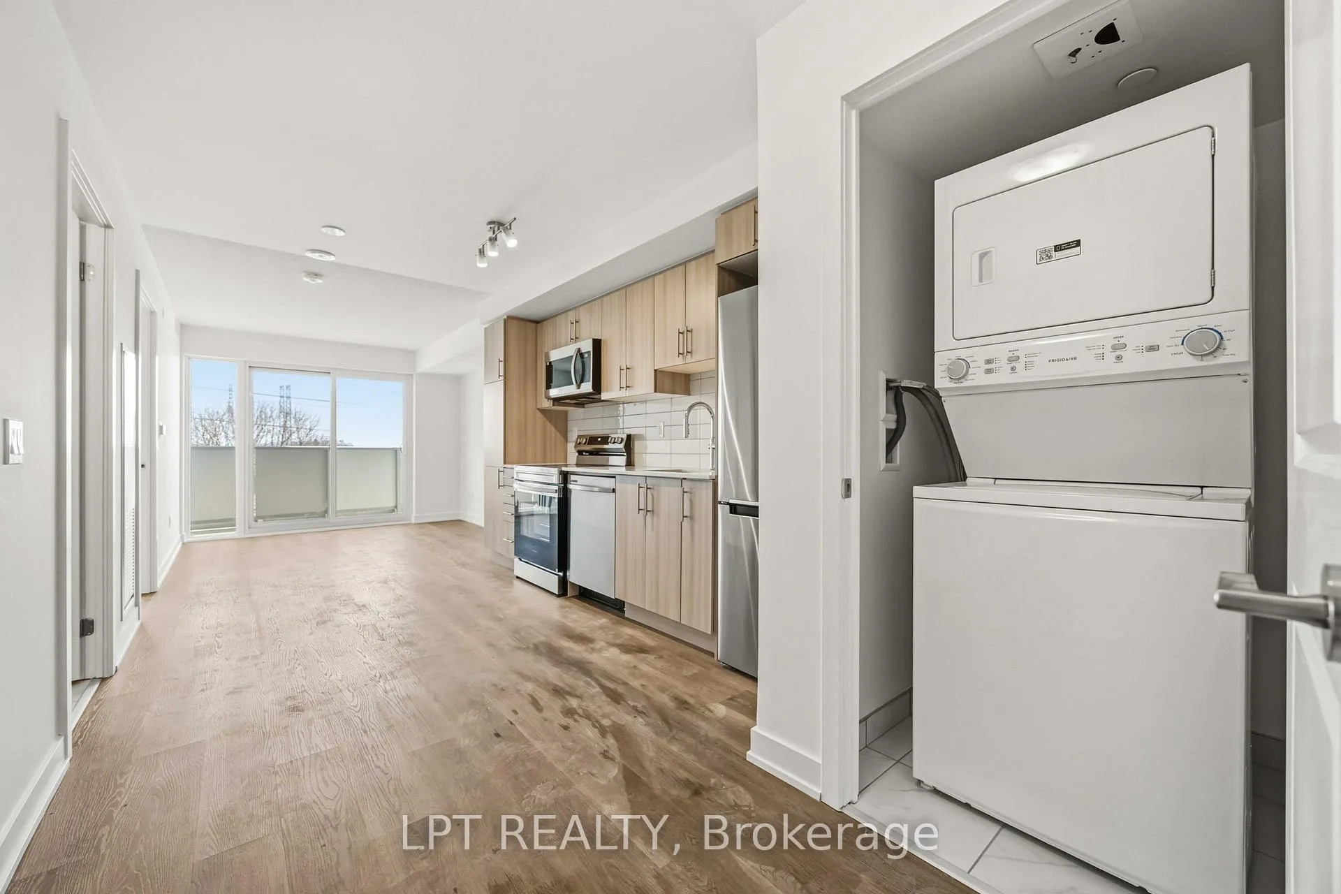 Photo 6 of Unit 304, 1010 Sandy Beach Road, Pickering, Bay Ridges — HOMEH