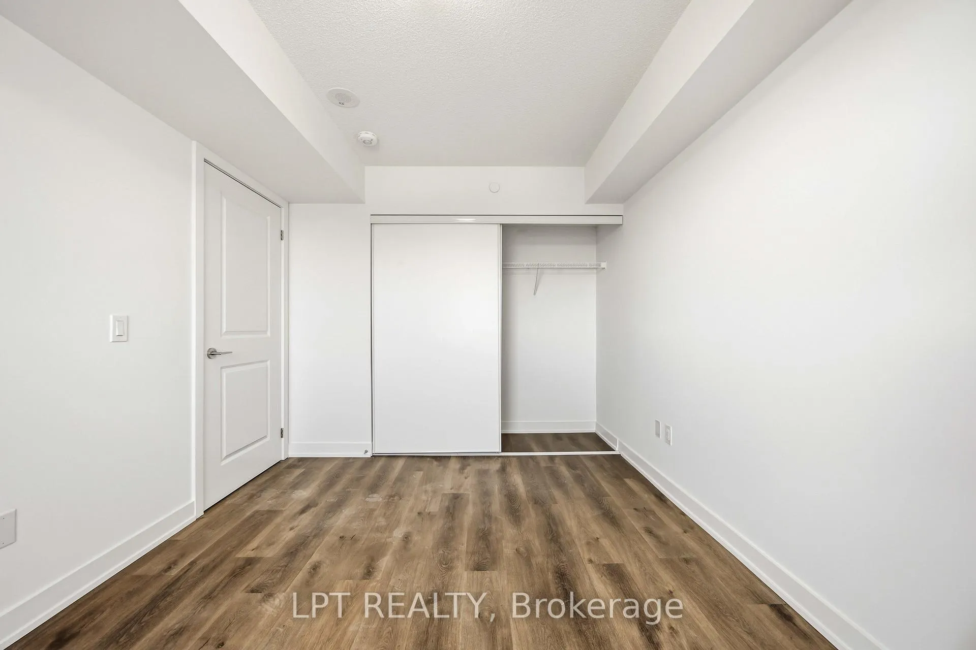 Photo 8 of Unit 304, 1010 Sandy Beach Road, Pickering, Bay Ridges — HOMEH