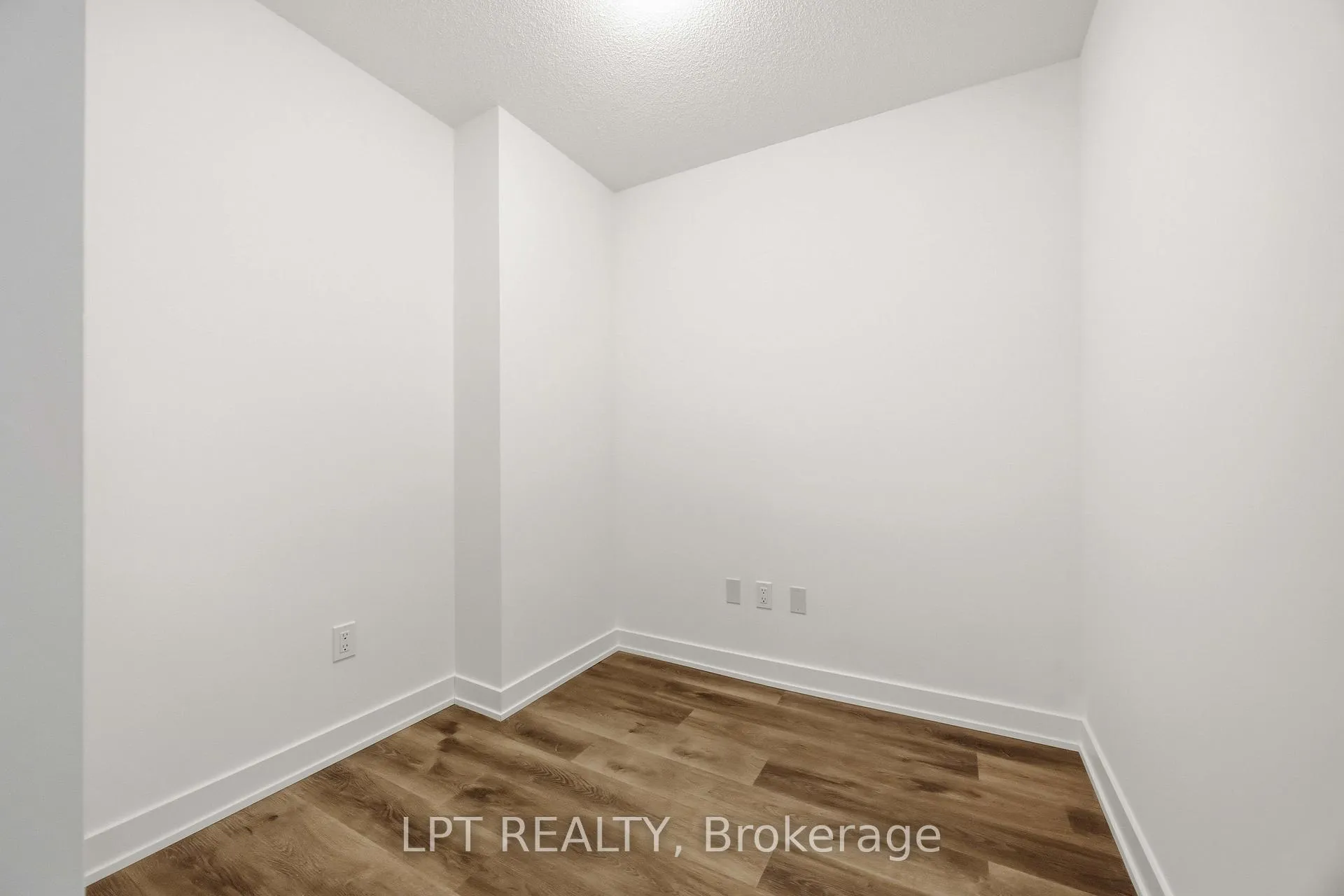 Photo 10 of Unit 304, 1010 Sandy Beach Road, Pickering, Bay Ridges — HOMEH