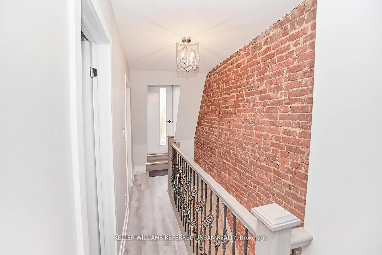 Photo 6 of Unit Upper, 911 Dovercourt Road, Toronto, Palmerston-Little Italy — HOMEH