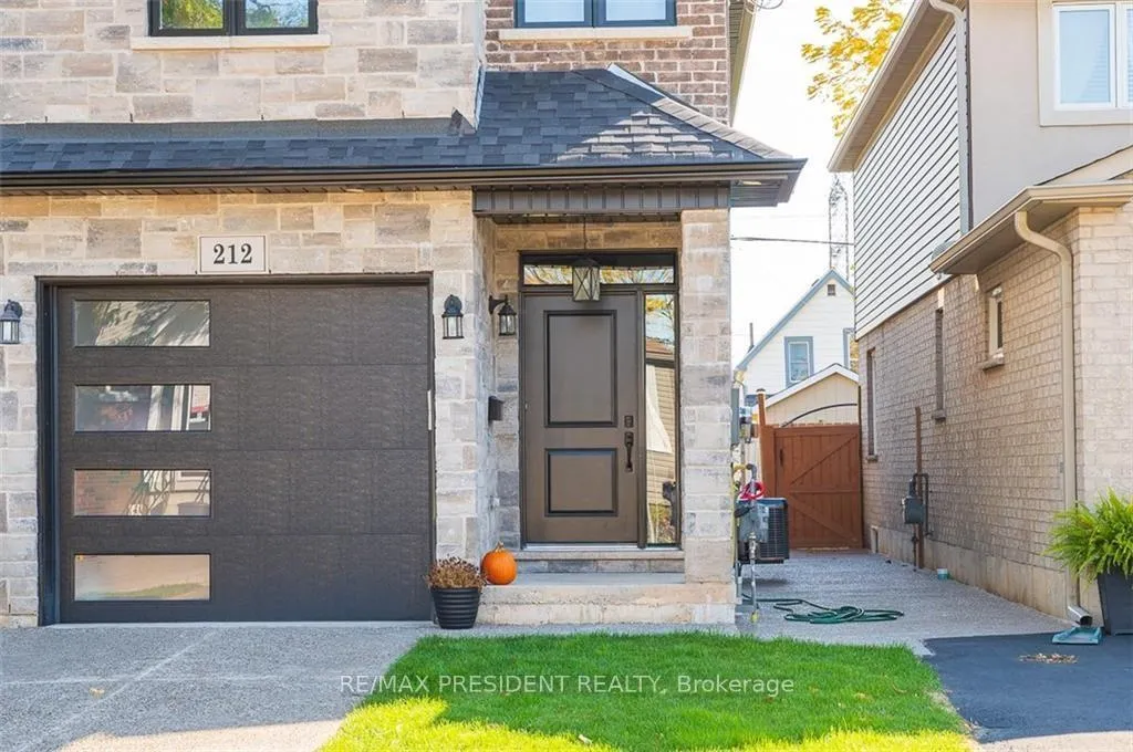 Photo 4 of 212 Weir Street N, Hamilton, Homeside — HOMEH