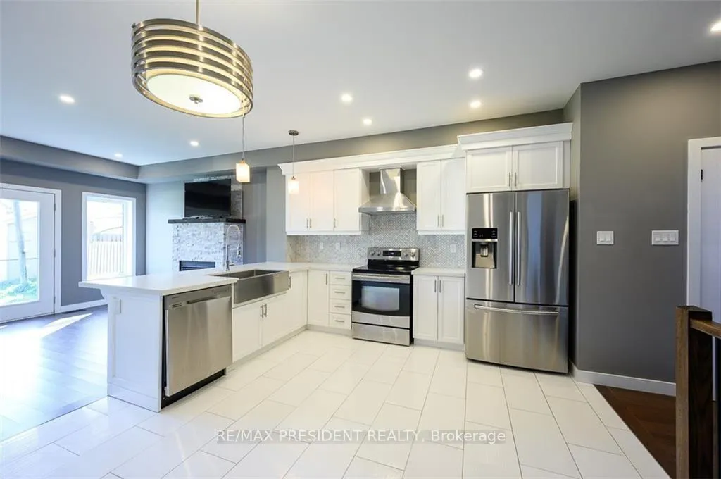 Photo 10 of 212 Weir Street N, Hamilton, Homeside — HOMEH
