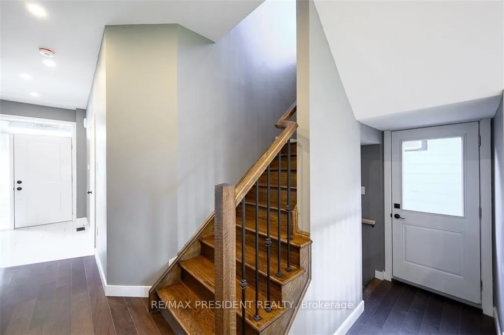Photo 11 of 212 Weir Street N, Hamilton, Homeside — HOMEH