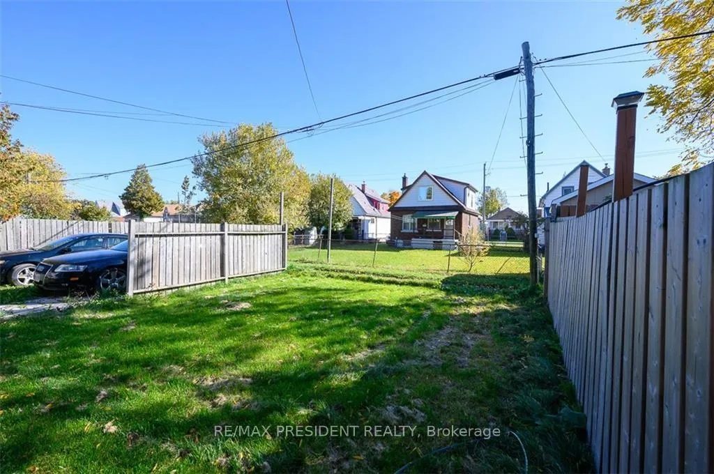 Photo 21 of 212 Weir Street N, Hamilton, Homeside — HOMEH
