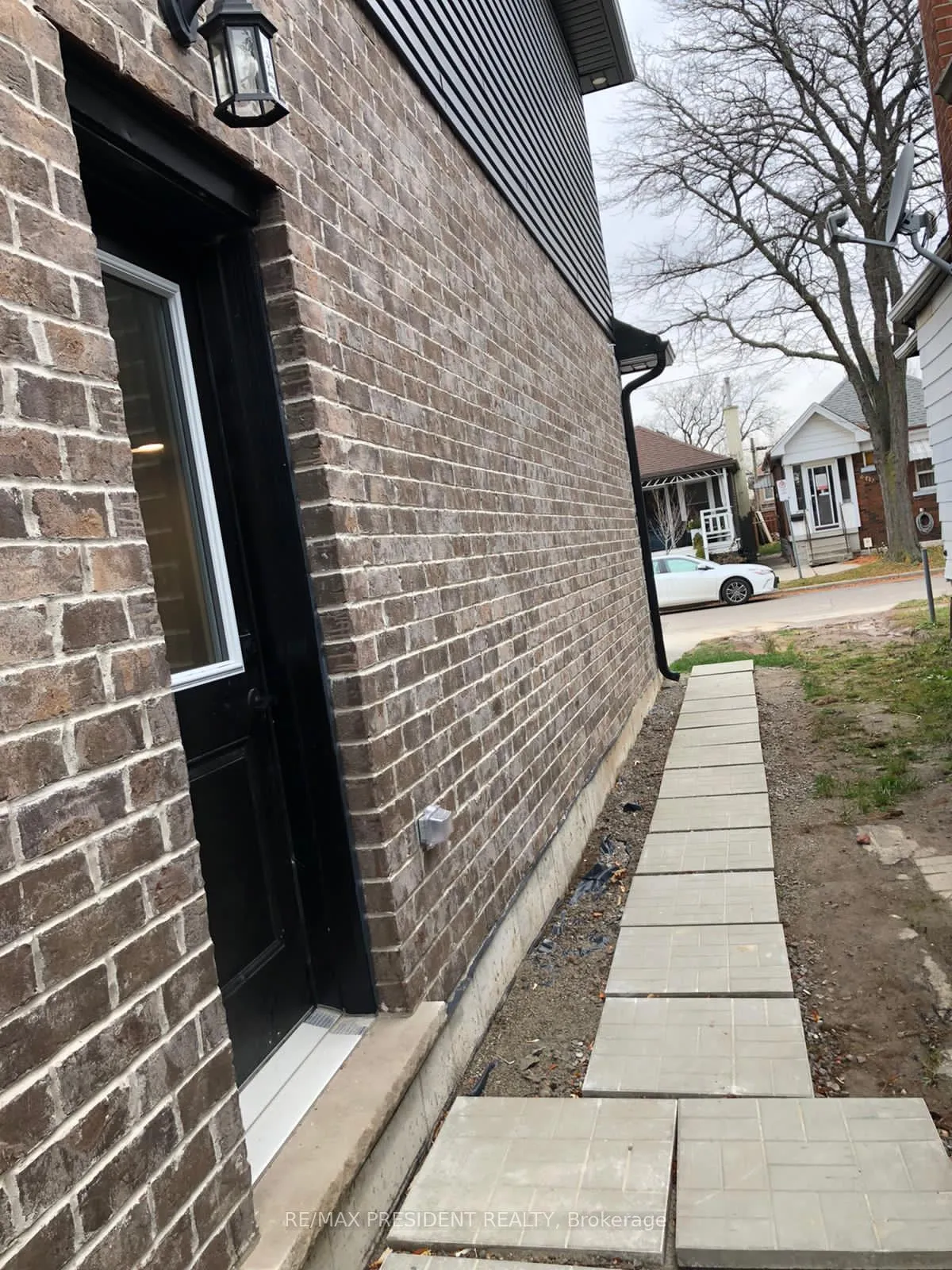 Photo 25 of 212 Weir Street N, Hamilton, Homeside — HOMEH