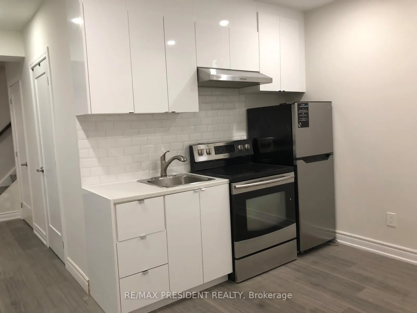 Photo 26 of 212 Weir Street N, Hamilton, Homeside — HOMEH