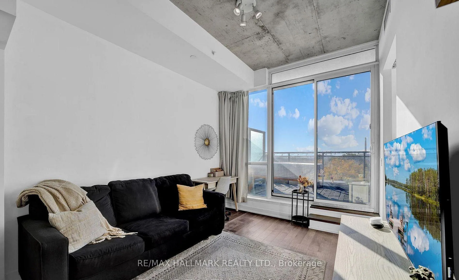 Photo 5 of Unit 804, 1238 Dundas Street E, Toronto, South Riverdale — HOMEH