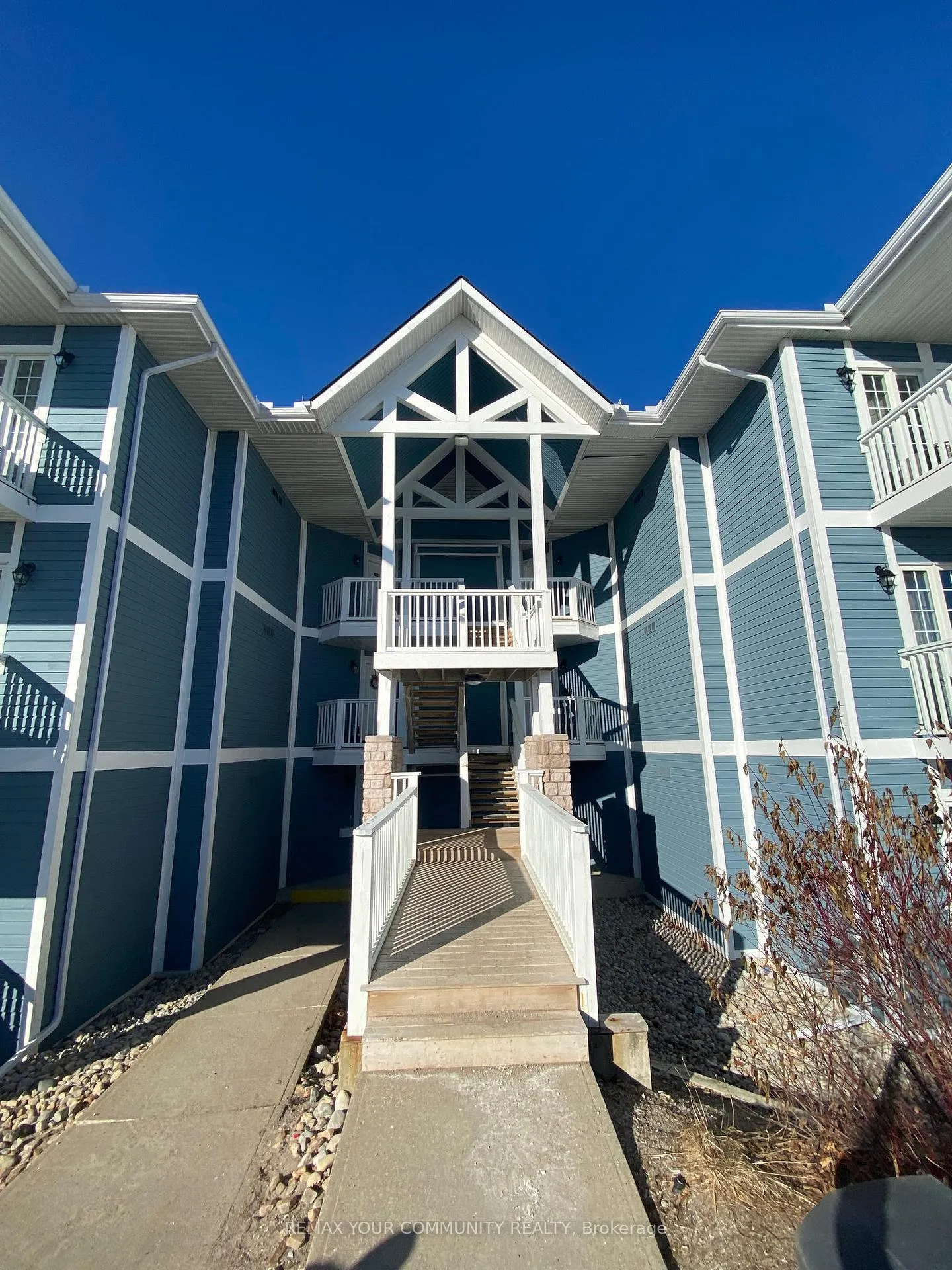 Front of Unit 2244/45, 90 Highland Drive