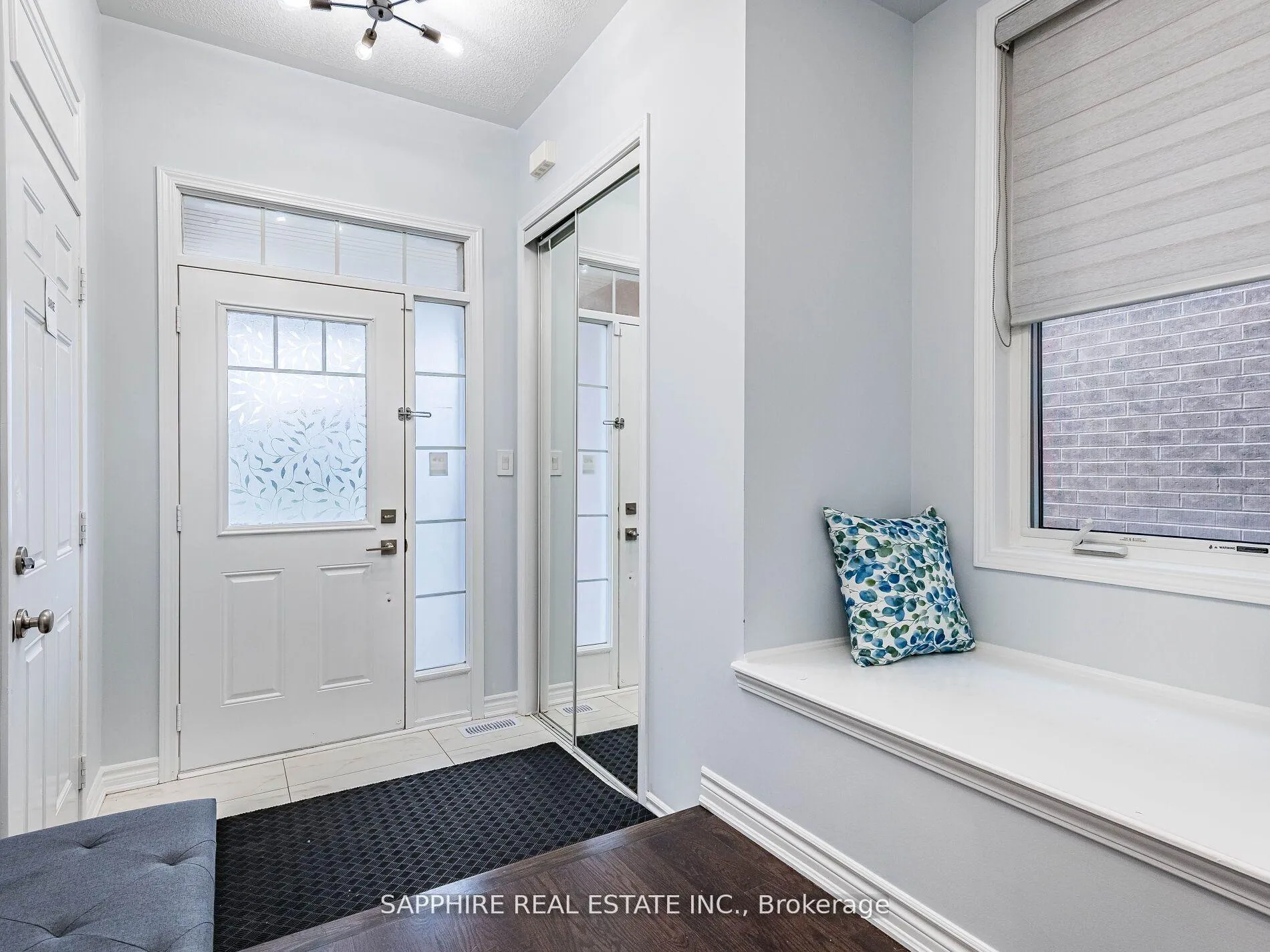 Photo 3 of 325 Trudeau (Upstairs) Drive, Milton, Clarke — HOMEH