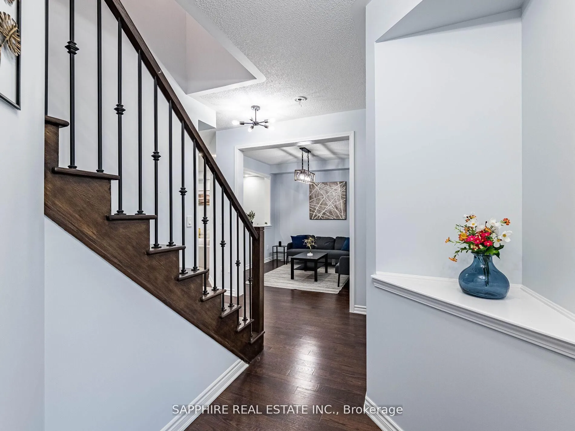 Photo 4 of 325 Trudeau (Upstairs) Drive, Milton, Clarke — HOMEH