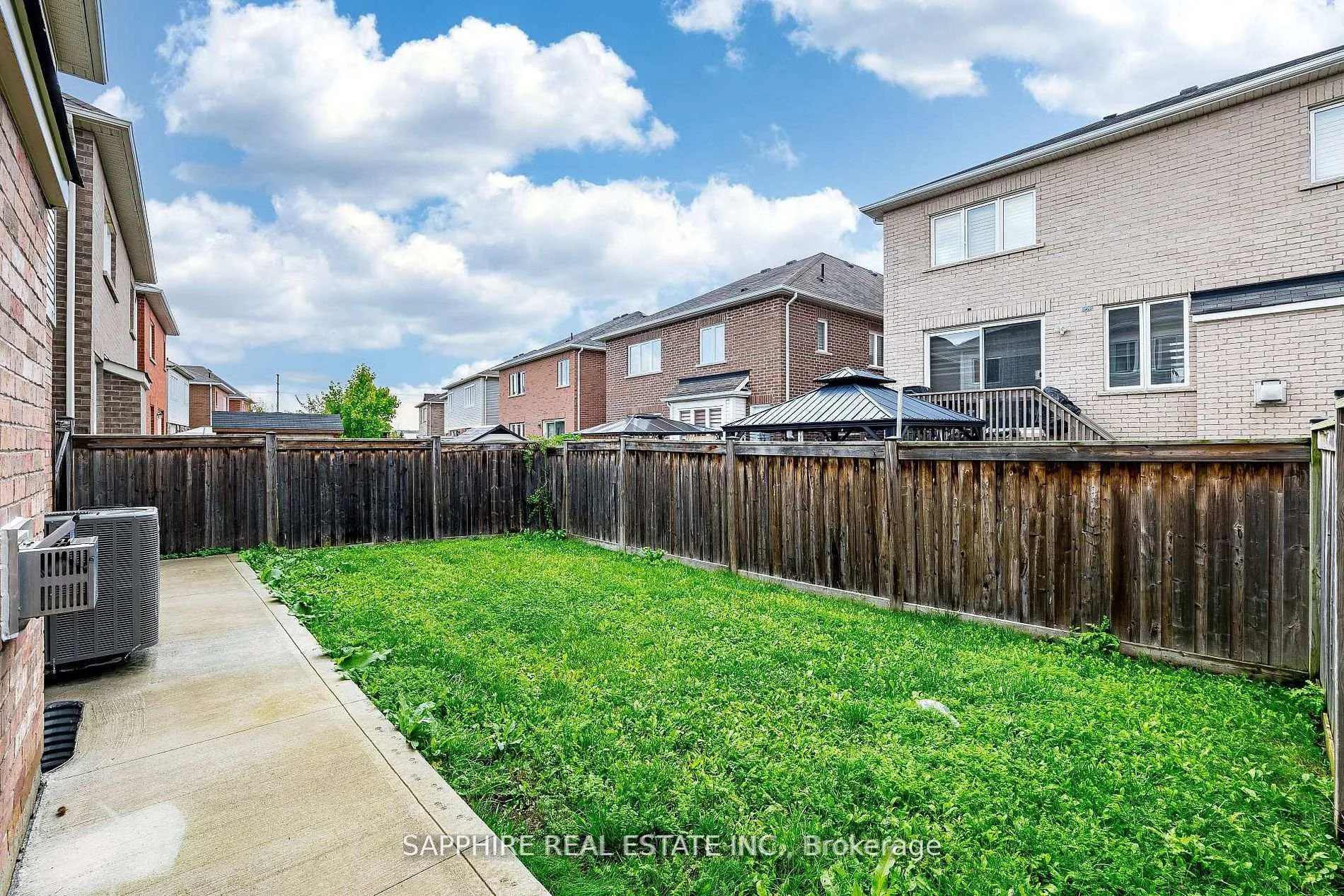 Photo 31 of 325 Trudeau (Upstairs) Drive, Milton, Clarke — HOMEH